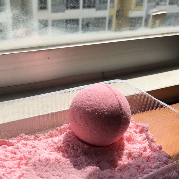 LABBI - ‘First Spring In Japan’ Fizzy Bath Bombs