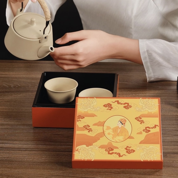 LA'ARTISAN - ‘Dương Vân Nga’ Lacquer Box