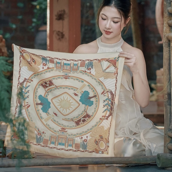 LA'ARTISAN - ‘Thành Cổ Loa - Co Loa Citadel’ Square Scarf