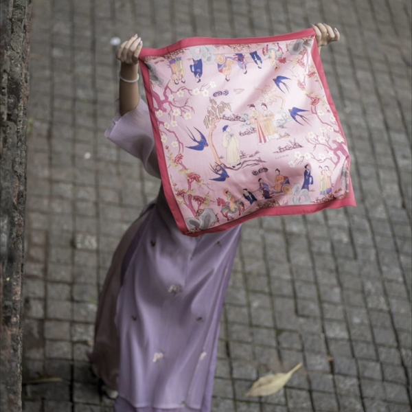 LA'ARTISAN - ‘Truyện Kiều - The Tale Of Kieu’ Square Scarf