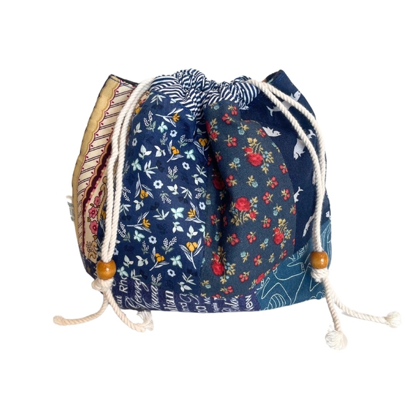 RUNG HANDMADE - Quilt Pouch in Navy Bloom