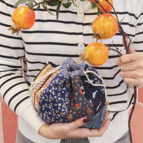 RUNG HANDMADE - Quilt Pouch in Navy Bloom