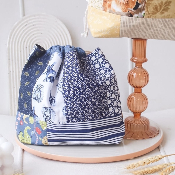 RUNG HANDMADE - Quilt Pouch in Navy with Seashell