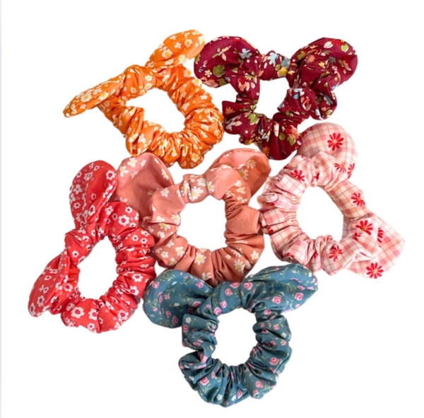 RUNG HANDMADE - Fabric Scrunchie With Bow