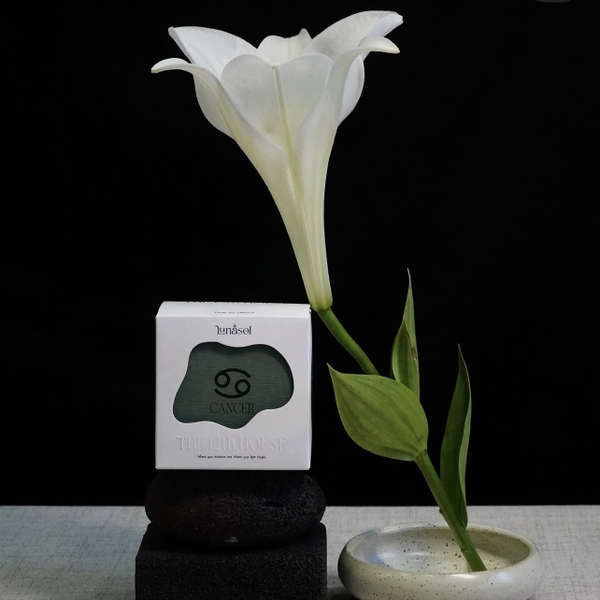 LUNASOL - 'Cancer ' Zodiac Scented Candle