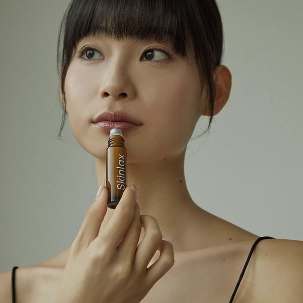 SKINLAX - Brightening & Moisturizing Lip Essence