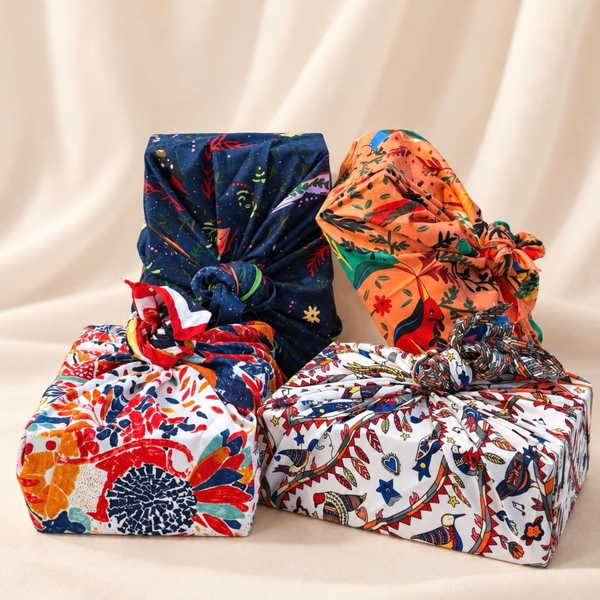 SQUARE SCARF - ‘Birdy Paradise’ in Navy