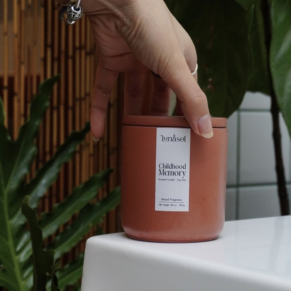 LUNASOL - 'Childhood Memory' Scented Candle