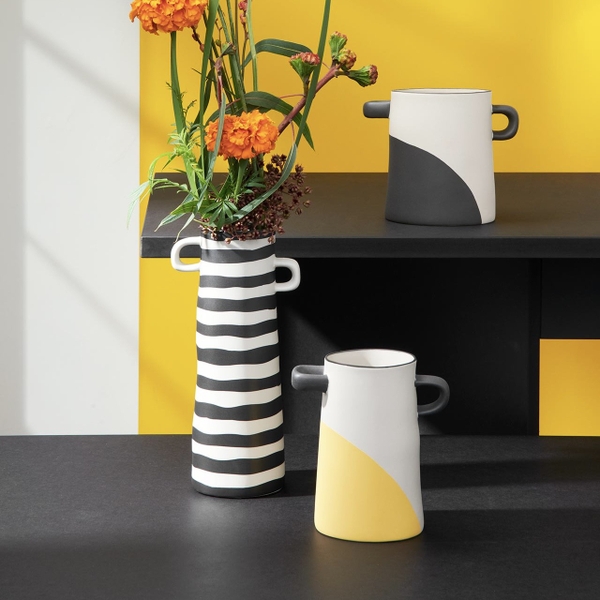 BAT TRANG - Ceramic Black & White Short Vase With Black Handle