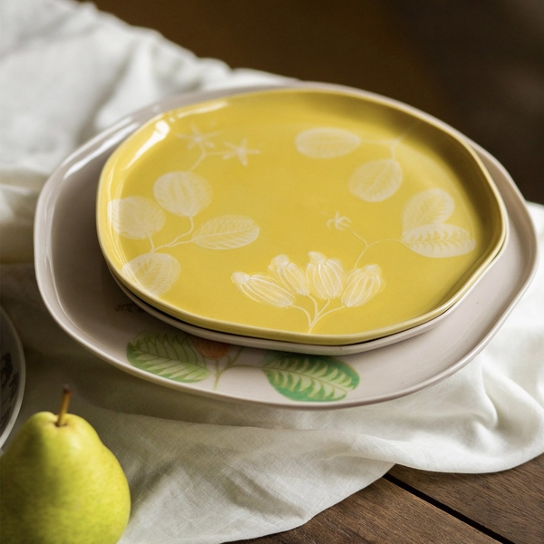 BAT TRANG - Ceramic Medium Round Plate in Yellow