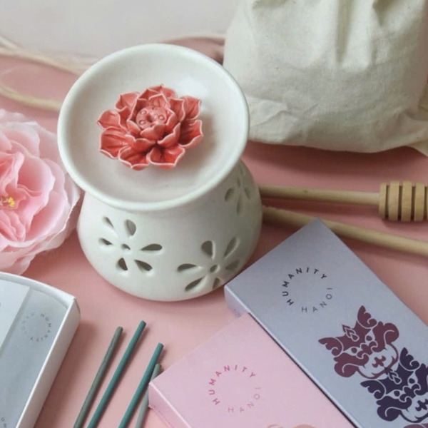 BAT TRANG - Ceramic Lotus Incense Holder In Red