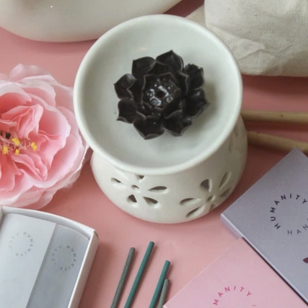 BAT TRANG - Ceramic Lotus Incense Holder In Black