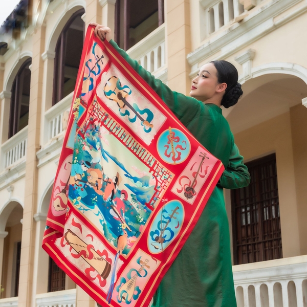 LA'ARTISAN - 'Đờn Ca Tài Tử' Double-Sided Square Scarf