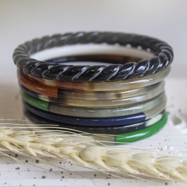 AZIET -  Buffalo Horn & Lacquer Twisted Round Bracelet in White & Beige