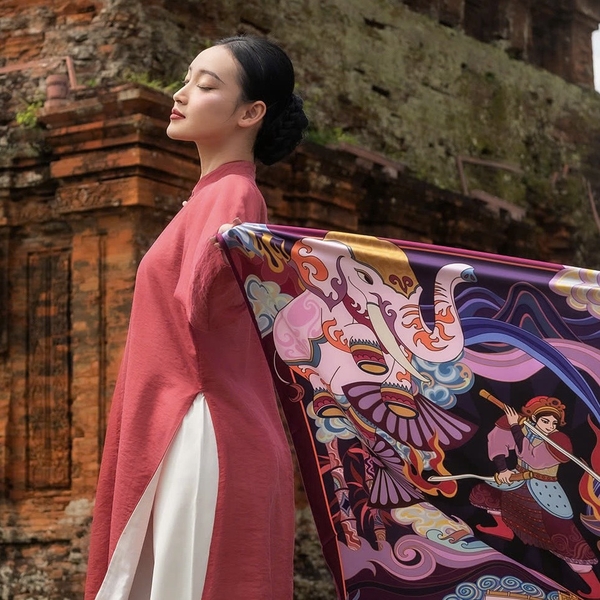 LA'ARTISAN - 'Nữ Tướng Bùi Thị Xuân - General Bui Thi Xuan' Double-Sided Square Scarf