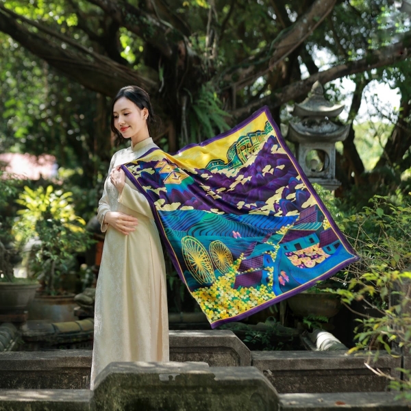 LA'ARTISAN - 'Sa Pa' Double-Sided Square Scarf