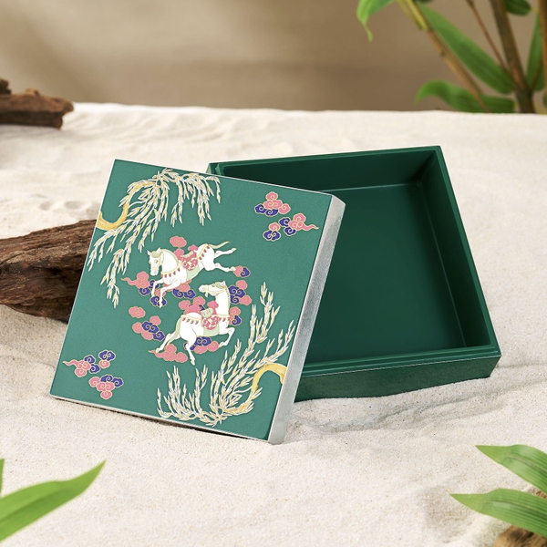 LA'ARTISAN - 'Liễu Mã - Horse & Willow' Gold Plated Lacquer Box
