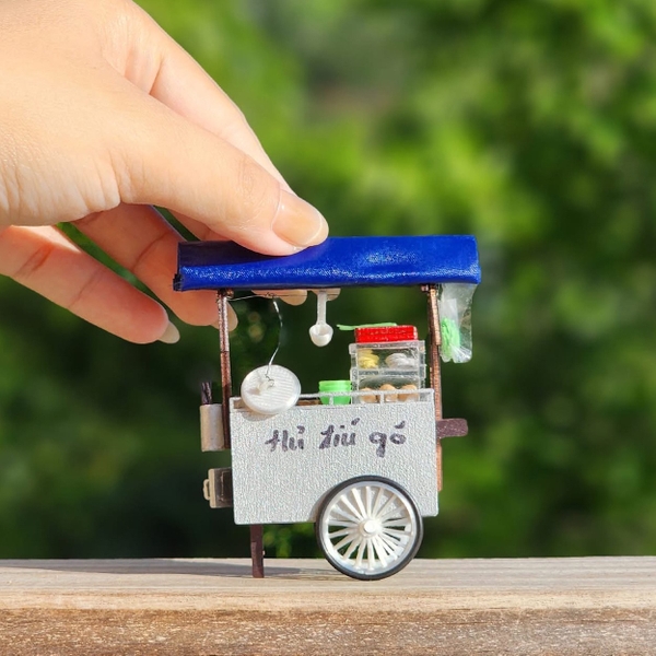 NHA TIN - 'Xe Hủ Tíu - Hu Tieu Vendor Cart' Magnet