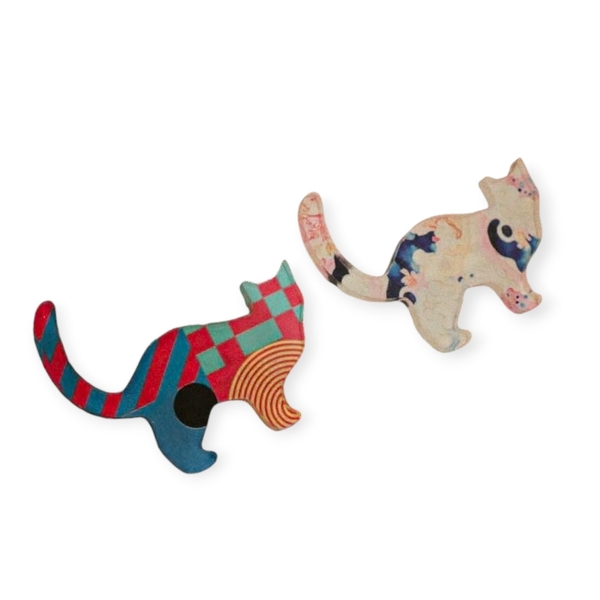 XLAND - Mini Pin "Standing Cat In Wave Pattern"