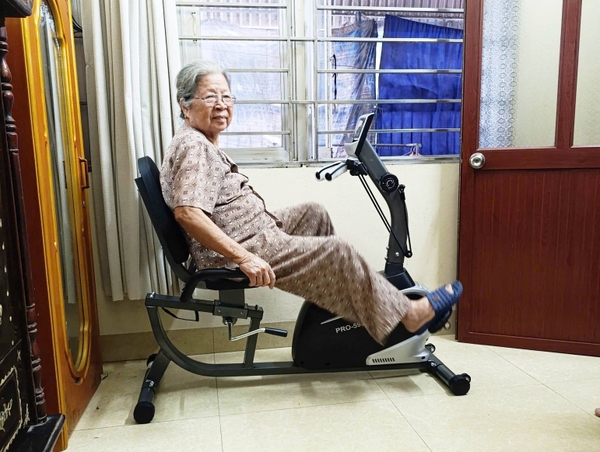 Vì sao xe đạp phục hồi chức năng cho người già được ưa chuộng? Mẹo chọn mua hiệu quả