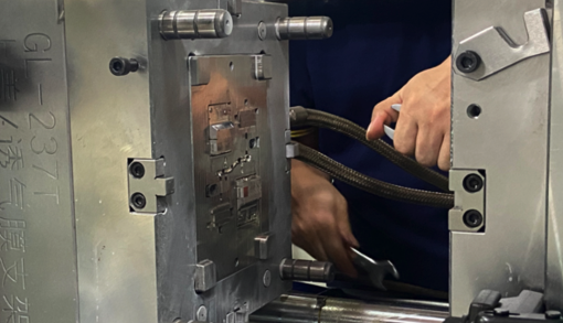 Trình tự chuyển động của khuôn trên máy ép phun