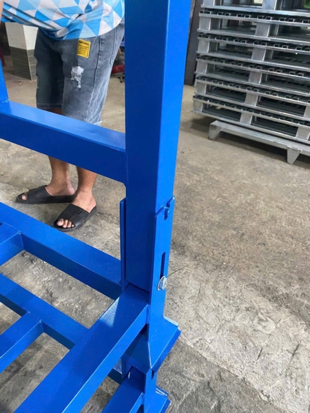 Pallet xếp chồng, Kệ Pallet Sắt