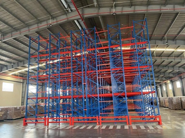 Kệ Drive In 3 Tầng 1000kg/Pallet