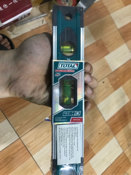 Thước thủy mini 225mm Total TMT2235