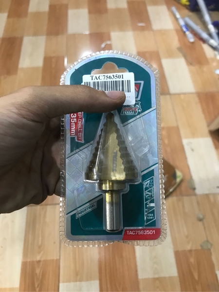 Mũi khoan bậc thang, mũi khoan tháp Total