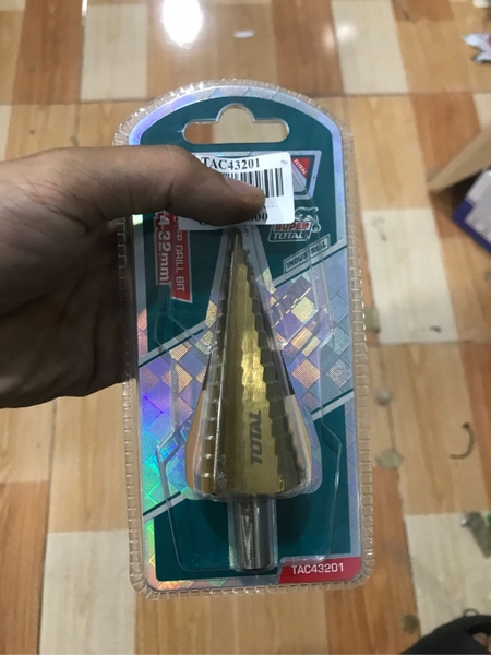 Mũi khoan bậc thang, mũi khoan tháp Total