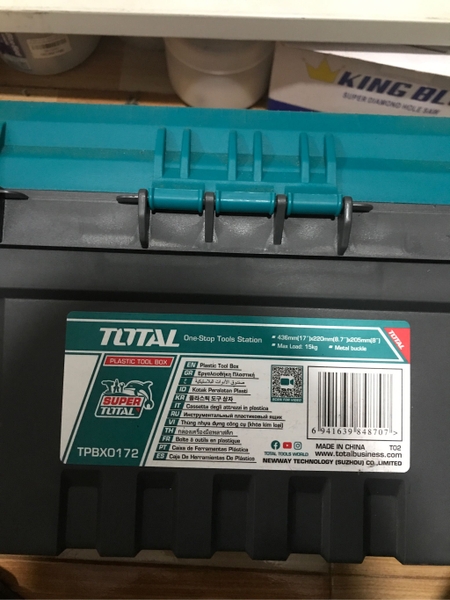 Hộp nhựa đựng công cụ khóa kim loại Total