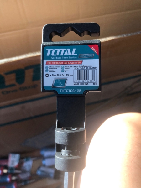 Tua vít đóng Total