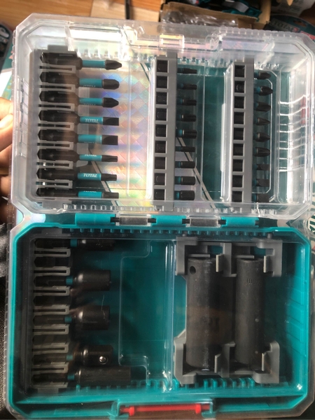 Bộ 33 đầu tuýp và mũi bắt vít đóng Total TACSDL63306