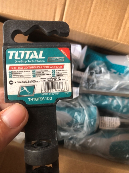 Tua vít đóng Total