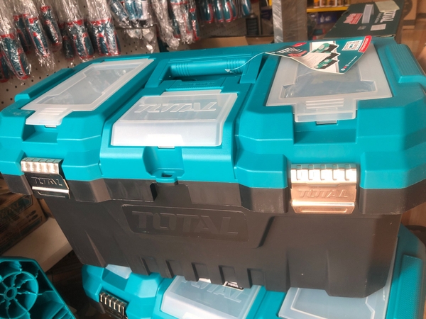 Hộp nhựa đựng công cụ khóa kim loại Total