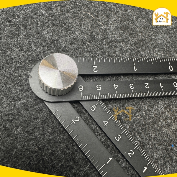 Thước định vị lỗ khoan - cắt ốp lát gạch (6 gốc gấp) Tolsen 41045 - Hàng chính hãng.