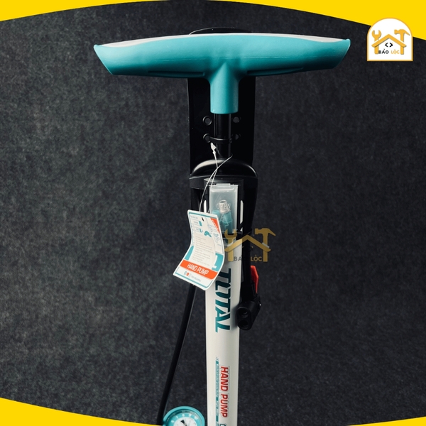 Bơm hơi dùng tay cao cấp có đồng hồ, kích thước φ38 * 500mm, 140 PSI Total TMPP3811 - Hàng chính hãng.