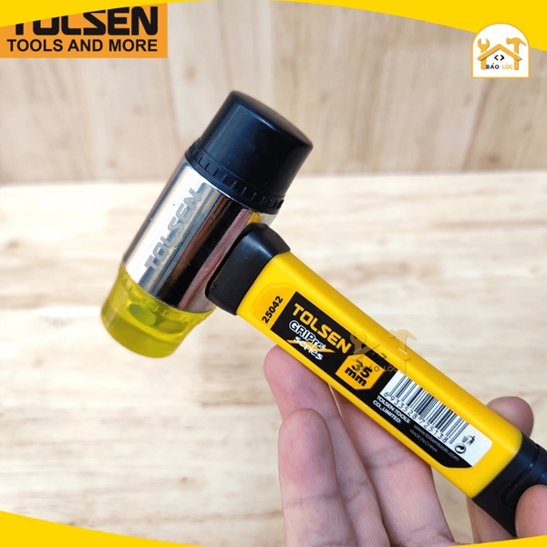 Búa cao su 2 đầu TOLSEN 35mm 25042 chịu lực tốt, khả năng chống biến dạng, mài mòn khi tác động mạnh