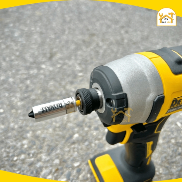 Mũi vít PH2 65mm có khóa nam châm 13mm DEWALT DWA13MS - Hàng chính hãng.