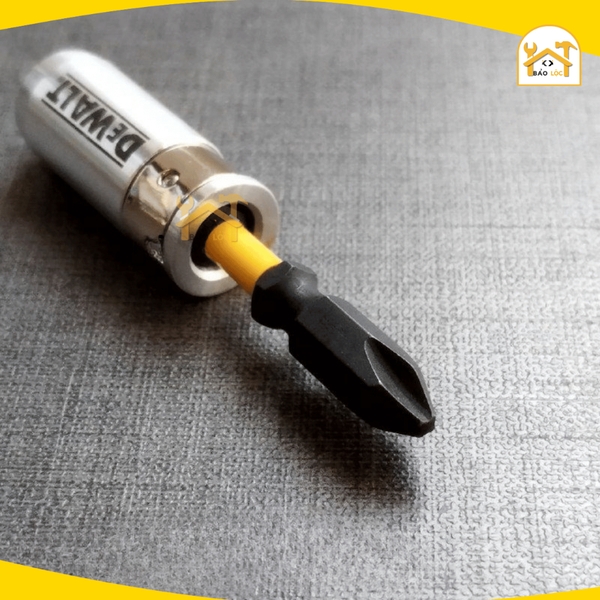 Mũi vít PH2 65mm có khóa nam châm 13mm DEWALT DWA13MS - Hàng chính hãng.