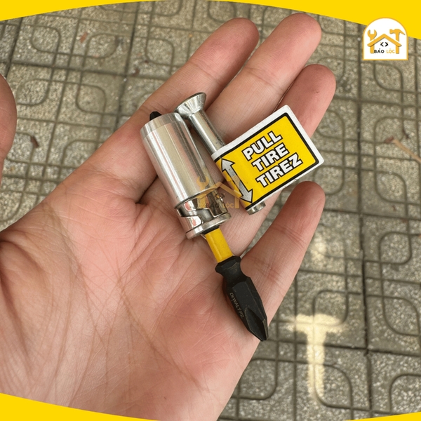 Mũi vít PH2 65mm có khóa nam châm 13mm DEWALT DWA13MS - Hàng chính hãng.