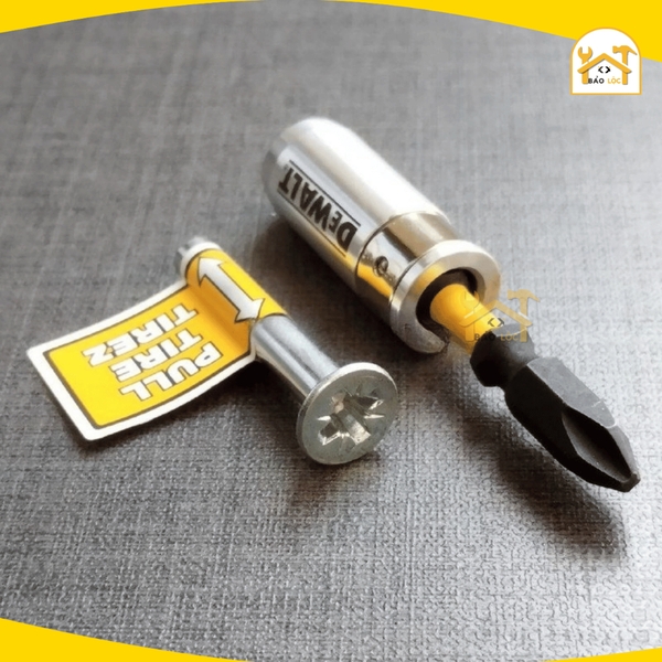 Mũi vít PH2 65mm có khóa nam châm 13mm DEWALT DWA13MS - Hàng chính hãng.