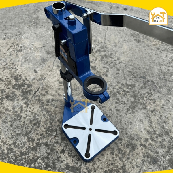 Giá đỡ máy khoan cầm tay WADFOW WADS1509 chiều dài làm việc 60mm khả năng giữ khoan 43mm, chất liệu hợp kim nhôm