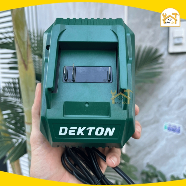 Sạc pin nhanh Dekton S25A, S20Pro, S40CP - Hàng chính hãng.