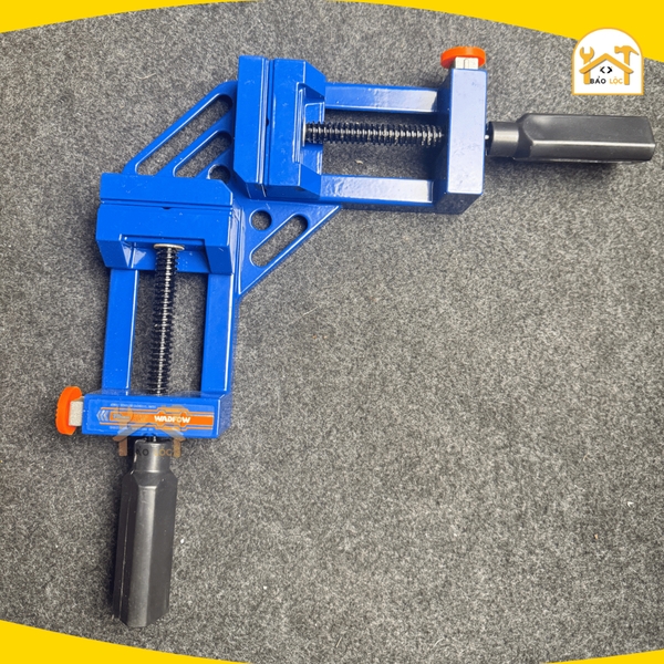 Êtô kẹp dùng để ke góc vuông 90 độ, 2 tay cầm, 2 nút nhả nhanh, độ mở 70mm Wadfow WACC2528 - Hàng chính hãng.