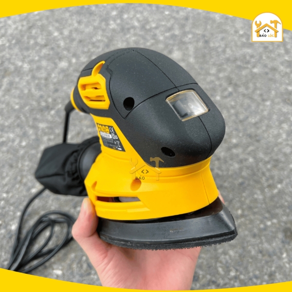 Mày chà nhám tam giác 200W TOLSEN 79562, đế nhám 140x140x90mm, độ nhám cao - Hàng chính hãng.