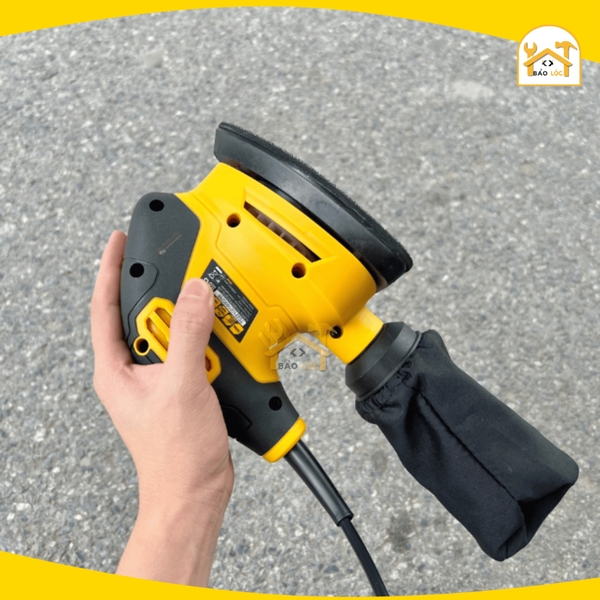 Mày chà nhám tam giác 200W TOLSEN 79562, đế nhám 140x140x90mm, độ nhám cao - Hàng chính hãng.