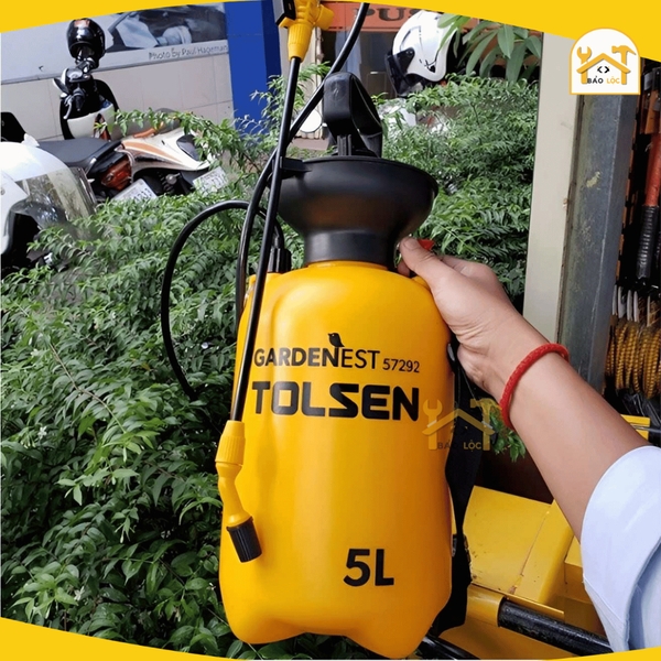 Bình phun thuốc, phun sương cao cấp 5 lít Tolsen 57292, Nhựa PE cao cấp, tích hợp dây đeo vai, ống dẫn nước có phễu, áp