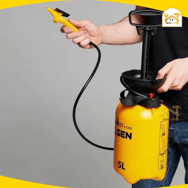 Bình phun thuốc, phun sương cao cấp 5 lít Tolsen 57292, Nhựa PE cao cấp, tích hợp dây đeo vai, ống dẫn nước có phễu, áp