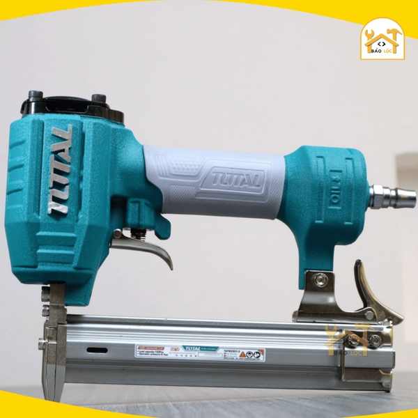 Dụng cụ bắn đinh thẳng dùng hơi TOTAL TAT83301-3 (dành cho bắn gỗ) - Hàng chính hãng.